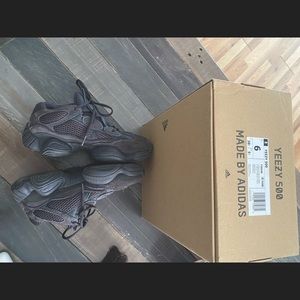 Yeezy 500 size 7.5 US women or 6 men 38.5 adidas original UTIBLK